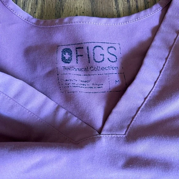 FIGS Scrub Top~mauve - Picture 3 of 6